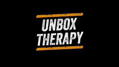 Unbox Therapy Apresenta: 'Configuração do Monitor Externo Incrivelmente Fácil'
